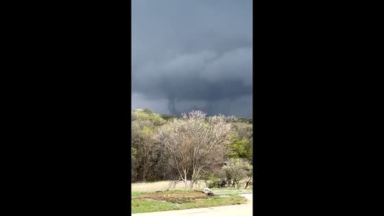 Nebraska resident captures dual tornadoes amidst siren warnings