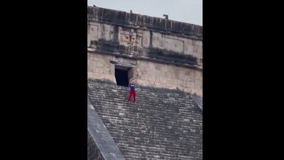 Tourist detained after climbing Pyramid of Kukulkan in Chichen Itza, Mexico
