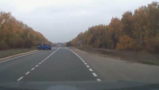 Dashcam captures blue car flipping and crashing in Goloventsino, Vladimir Oblast, Russia