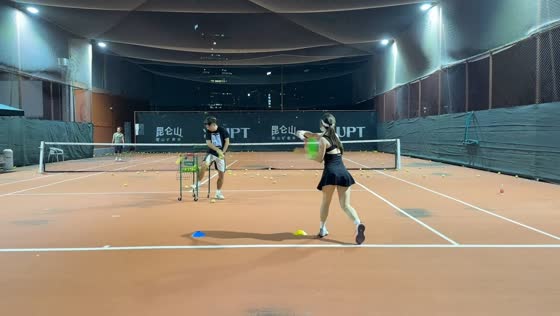 Tennis ball rebounds and hits coach in the face in Guangdong, China