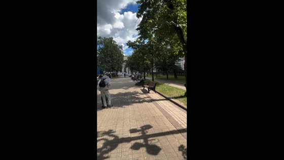 Dog joins street performer by howling in Moscow, Russia