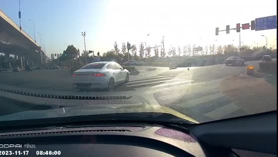 Intersection chaos: shocking video captures electric motorcycle collision in Anhui, China