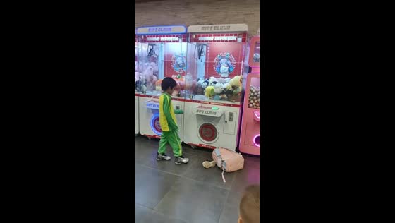 Child gets stuck inside claw machine while playing in Guangzhou, China