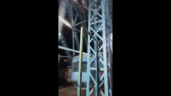 Fast-spinning Ferris wheel creates hilarious moment at fun park in Nepal