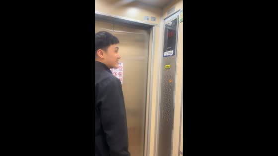 Man barks in elevator and gets unexpected reply on 15th floor in Liaoning, China