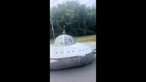 UFO-shaped vehicle surprises drivers in Eureka, Missouri