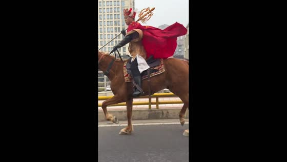 Man dressed as Tang Monk seen riding horse along highway in Anhui, China