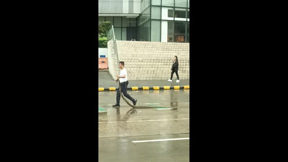 Enforcer drags snake along busy highway in EDSA, Mandaluyong, Philippines