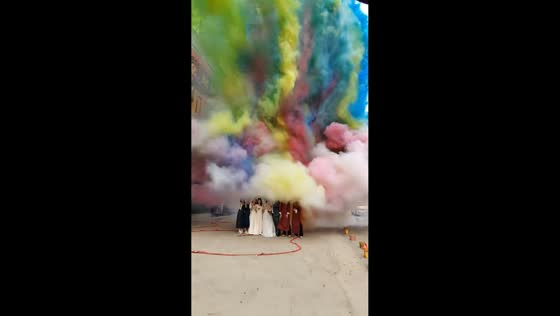 Wedding photo shoot goes wrong as smoke covers group in Shandong, China