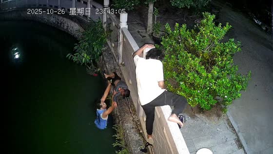 Child rescued from lake in Guangdong, China