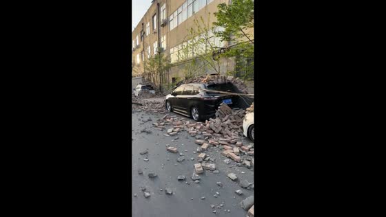 Wall collapses onto parked vehicles after strong wind in Hebei, China