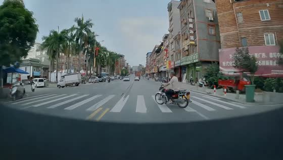 Sudden left turn leads to motorcycle collision in Guangdong, China
