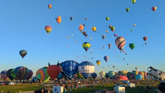 Hundreds of hot air balloons fill the sky in Albuquerque, USA