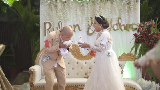 Groom kisses dove instead of bride in funny wedding mix-up