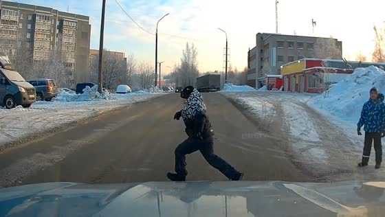 Child narrowly avoids collision in Petrozavodsk, Karelia, Russia