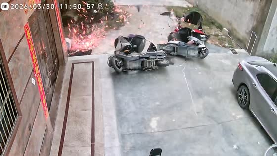 Strong winds scatter e-bikes during storm in Guangdong, China