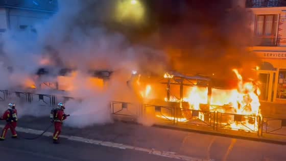 Bus fire on Avenue de la Résistance in Le Raincy, France