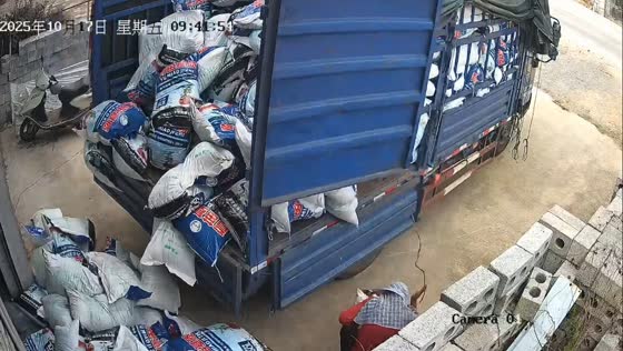 Piled sacks fall from truck causing near accident in Guangxi, China