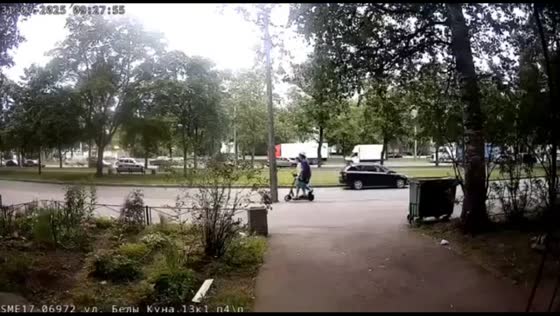 Couple crashes electric scooter into pole in St. Petersburg, Russia
