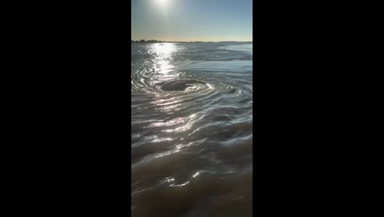 Whirlpool briefly appears near Paraná River in Santa Fe, Argentina