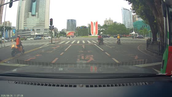 Scooter suddenly bursts into flames at traffic light in Guangdong, China