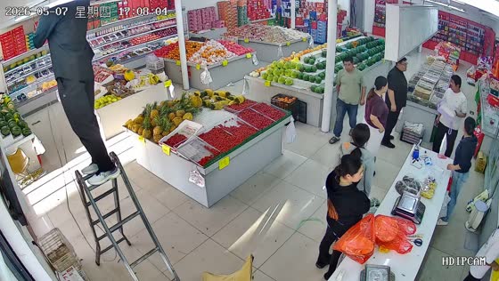 Worker avoids hard fall after ladder breaks in Hebei, China