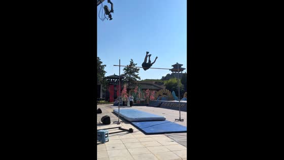 Man performs spinning high jump in Henan, China