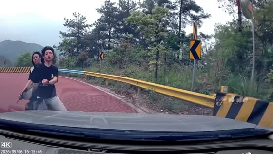 Scooter riders crash into car on mountain road in Hunan, China