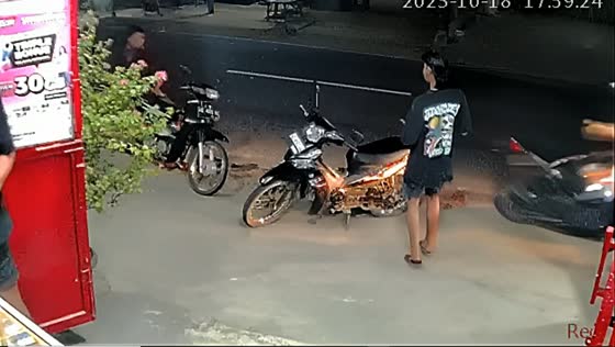 Drunk truck driver collides with motorbikes in Ponorogo