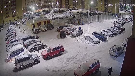 Hit-and-run: girl crashes seven cars in Novy Urengoy parking lot