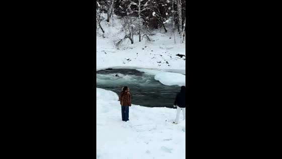 Child falls into icy river and is rescued in Camel Neck Bay, Kanas, Xinjiang, China
