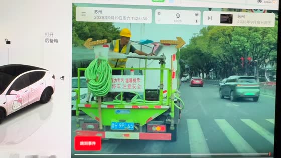 Worker struggles to stop powerful water hose spraying traffic in Suzhou, China