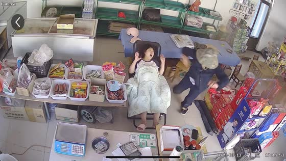 Elderly man’s prank backfires on sleeping shop owner in Hebei, China