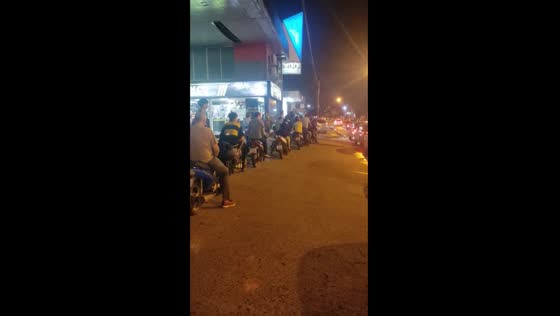 Fuel shortages cause chaos and long queues at Argentine gas stations