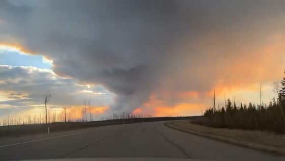 Wildfire ravages Fort McMurray: video captures intense smoke clouds ahead