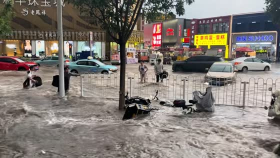 Flood causes major road delays in Hebei, China