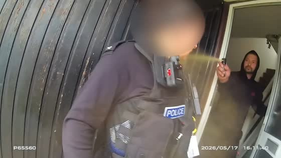 Bodycam captures police officers sprayed with noxious substance during arrest in Luton, UK