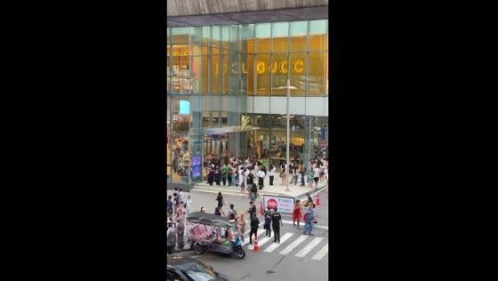 Terrified shoppers flee Siam Paragon Mall during Bangkok shooting rampage