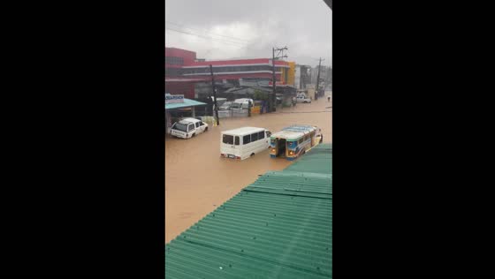 Heavy rain causes flooding on Buyagan Rd, La Trinidad