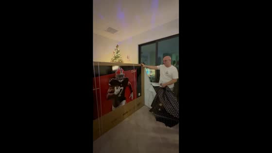 Siblings surprise parents with a 98-inch TV in Florida, USA