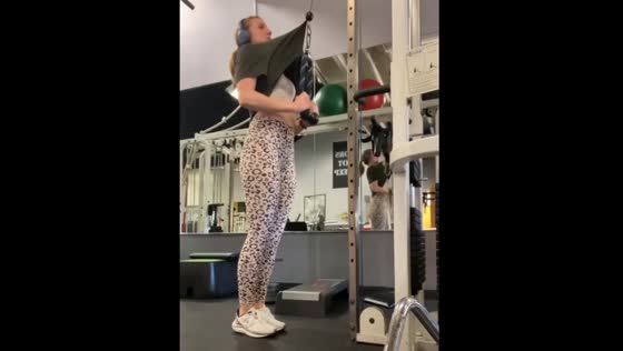  Gym fail! shirt snafu during tricep pulldowns