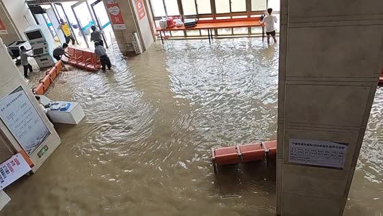 Severe flooding inundates first floor of Mindong Hospital in Fujian, China