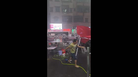 Strong winds send street vendor's stall flying during heavy rain in Guangdong, China