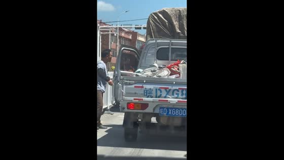 Mini truck catches fire during heatwave in Anhui, China