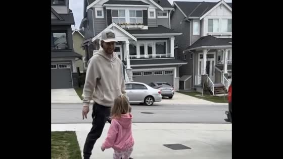 Dad's hilarious response when his 3-year-old daughter asks him to draw her 'Boobies' goes viral