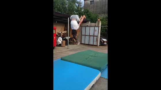 Young gymnast in Jiangsu, China, impresses with self-taught flips