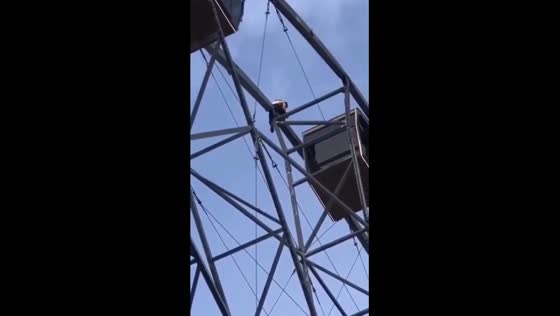 Bashkortostan resident's daredevil Ferris wheel stunt to win over beloved