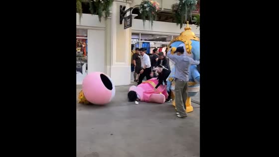 Mascot falls during MINISO LAND launch in Bangkok