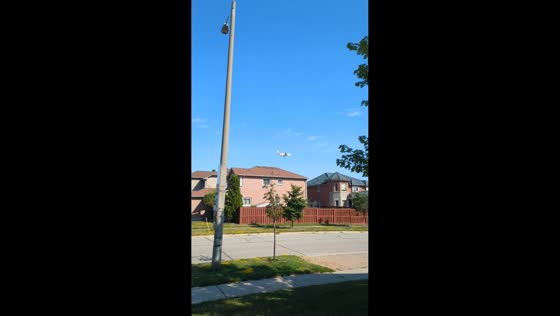 Airplane moves unusually slow mid-air in Mississauga, Canada
