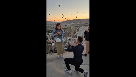 Romantic hot air balloon proposal surprise in Nevşehir, Turkey